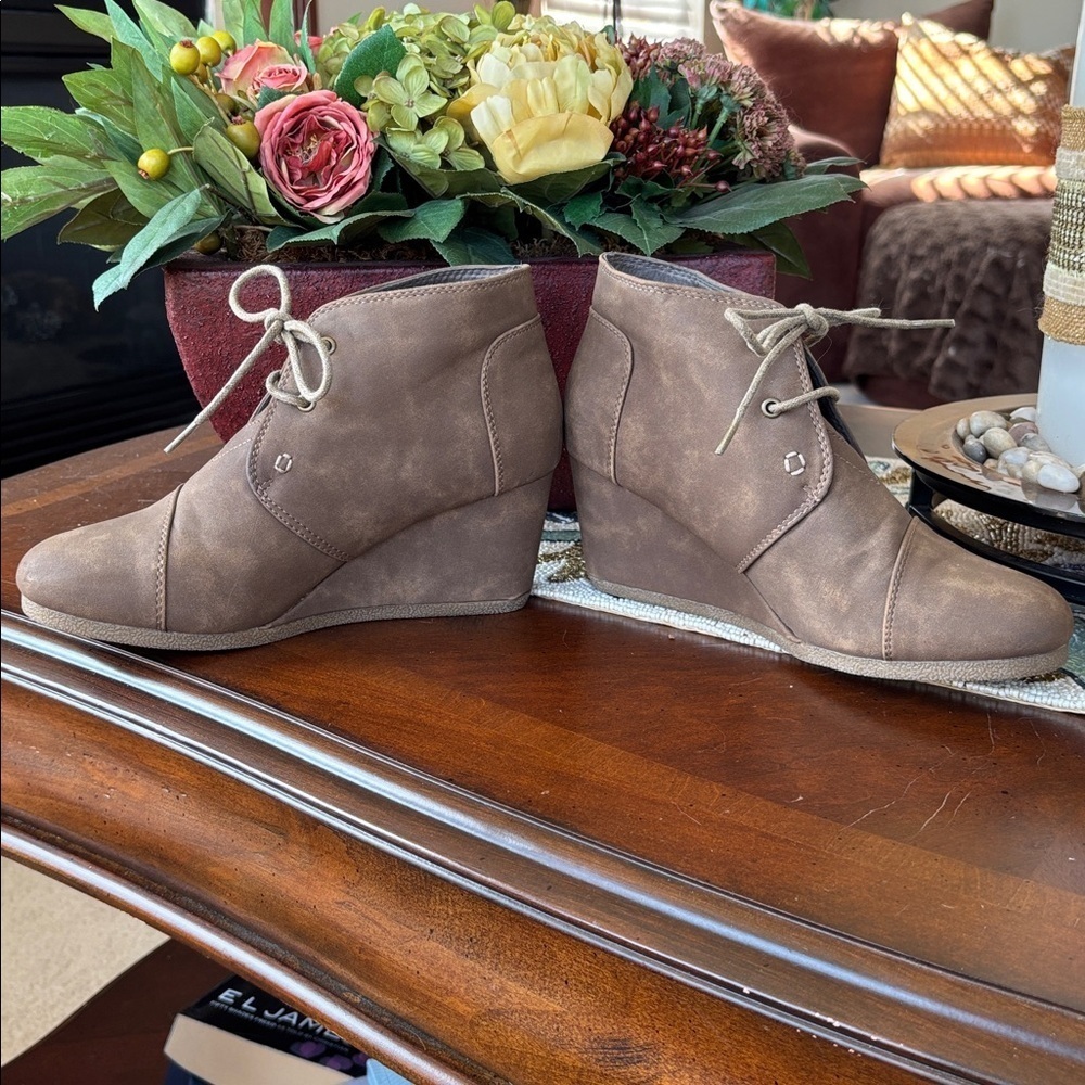 Brand New Natural Reflections Brown Vegan Leather Lace Up Wedge Ankle Boots - Picture 7 of 14